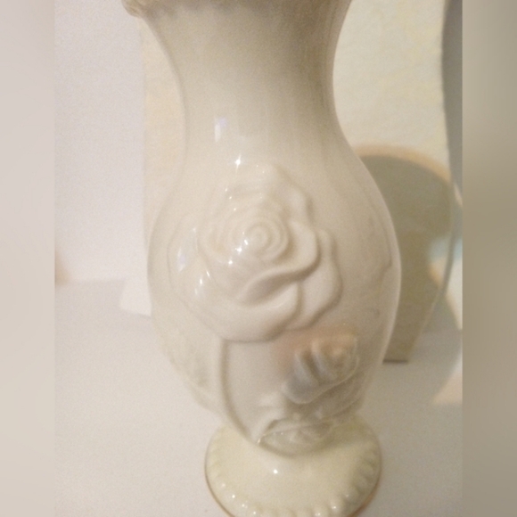 Lennox Vase Creme Colored Beaded With Antique Roses And Gold Trim VTG 6.25" - Picture 2 of 5